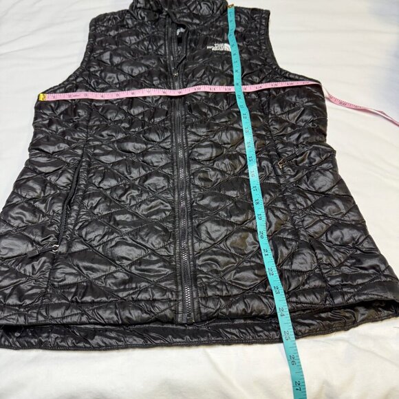 The North Face Women’s ThermoBall Vest Black Medium EUC - Picture 7 of 9